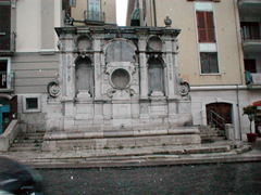 La fontana dei tre cannoli